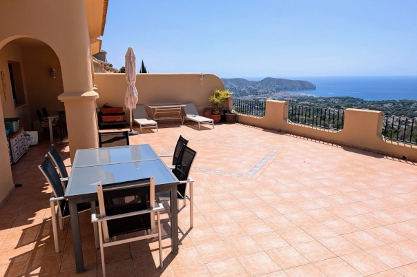 4 bed semi detached villa in Moraira