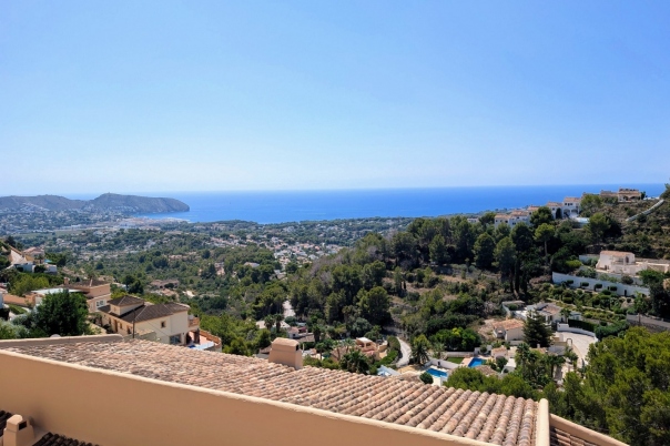 4 bed semi detached villa in Moraira