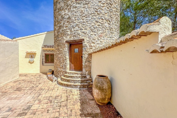 3 bed villa in Gata de Gorgos