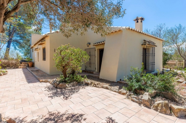 3 bed villa in Gata de Gorgos