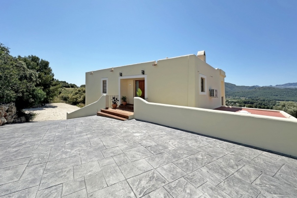 3 bed villa in Jalón