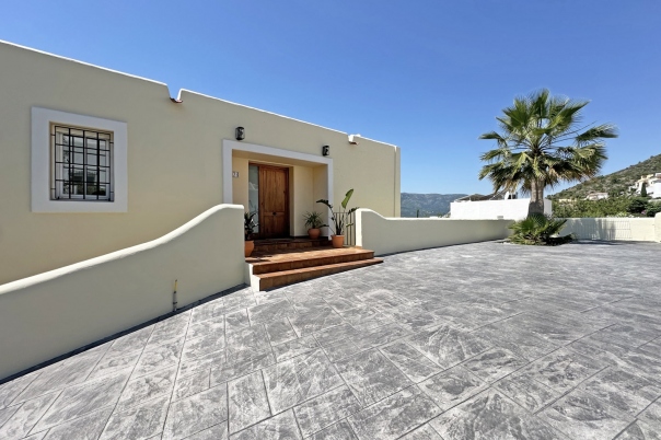 3 bed villa in Jalón