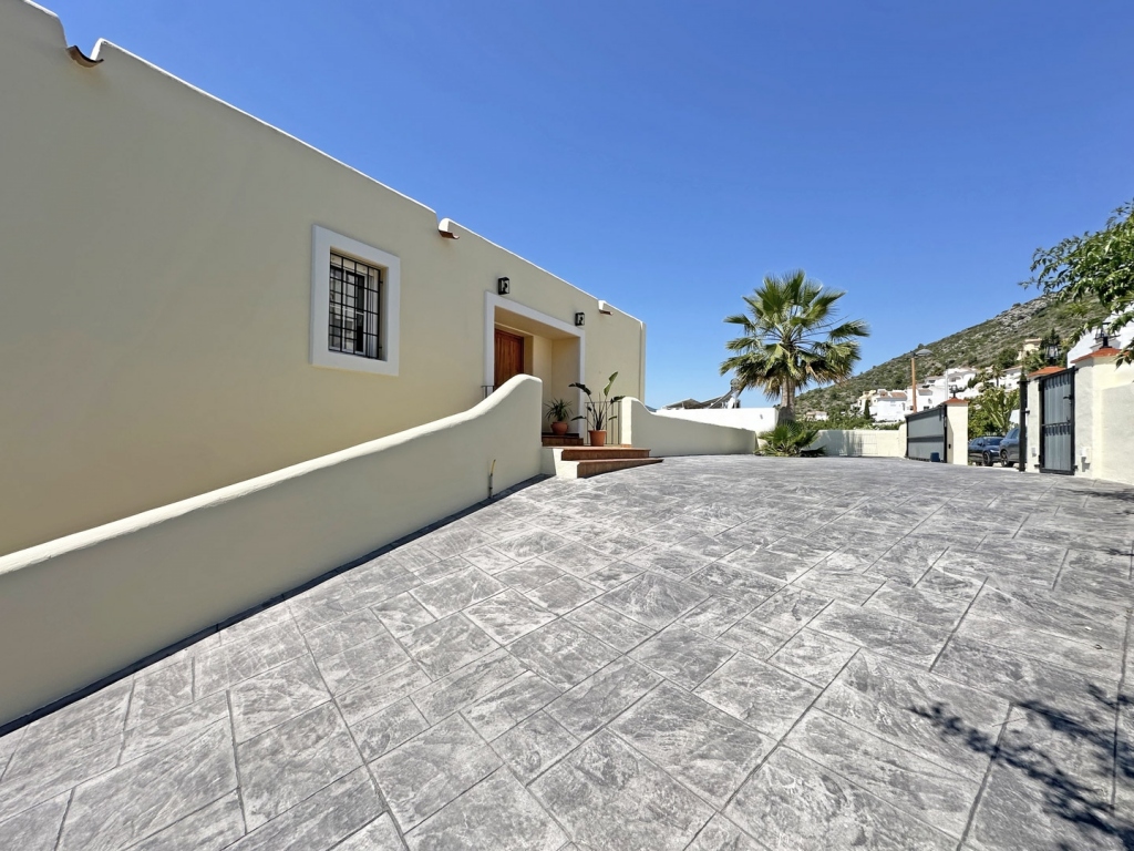3 bed villa in Jalón