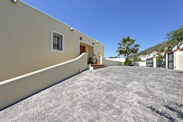 3 bed villa in Jalón