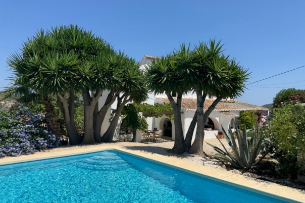 4 bed finca in Benitachell