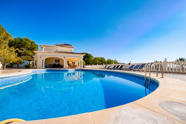 5 bed villa in Moraira