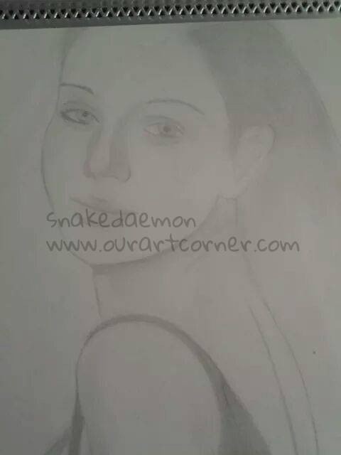 michelle-trachtenberg-drawn-at-school