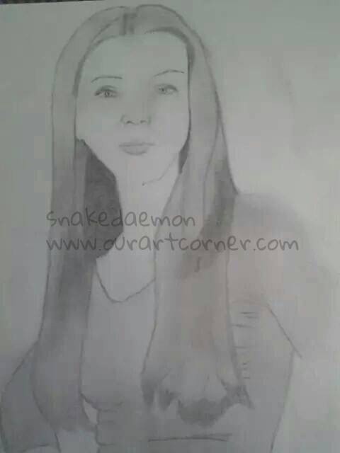 michelle-trachtenberg-drawn-at-school
