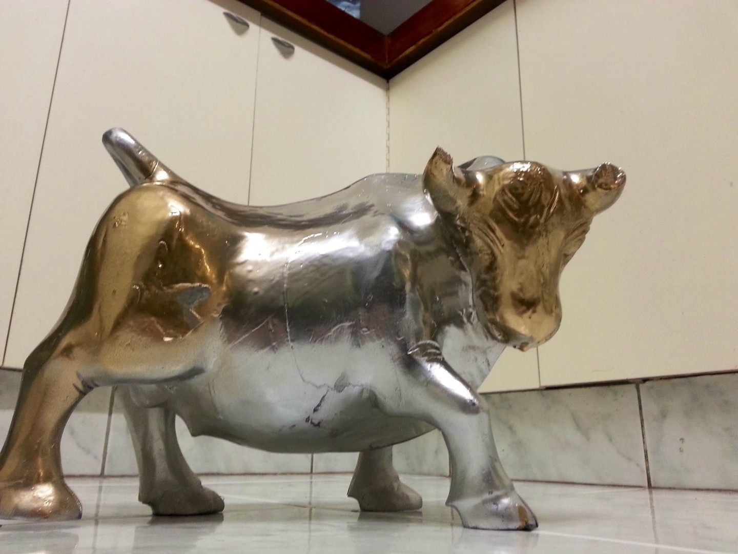 Bull-of-Gold-and-Platnum