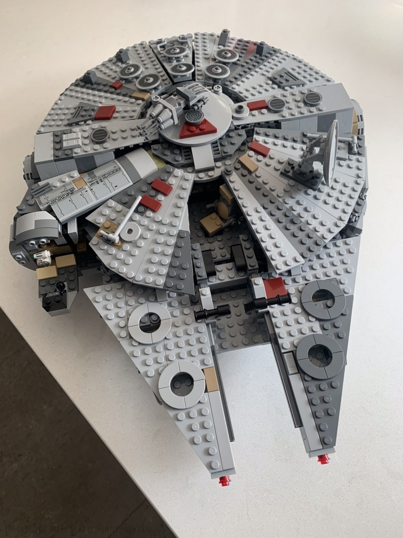 MILLENNIUM-FALCON