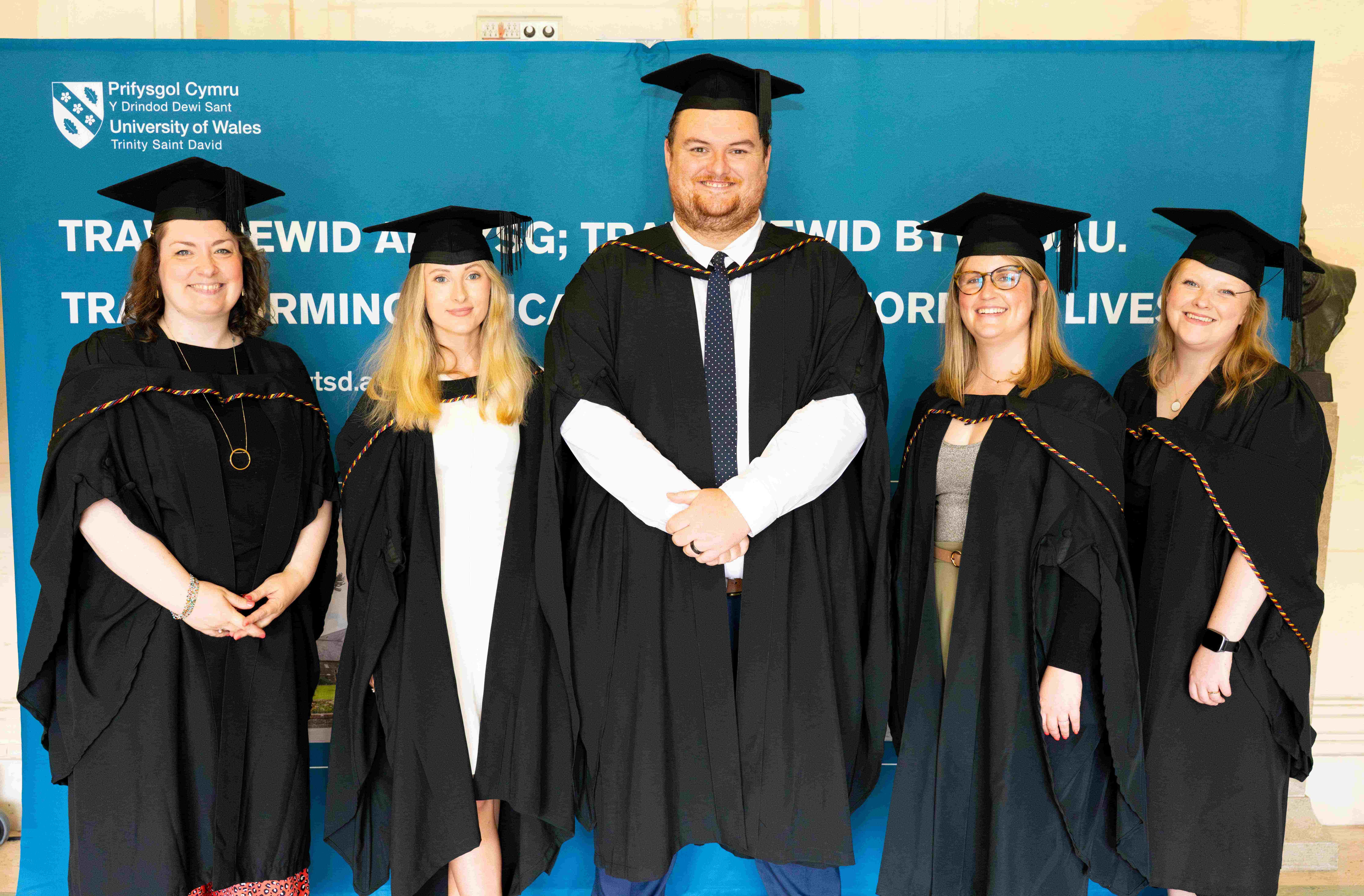 Tyst Polisi a Chynllunio Iaith