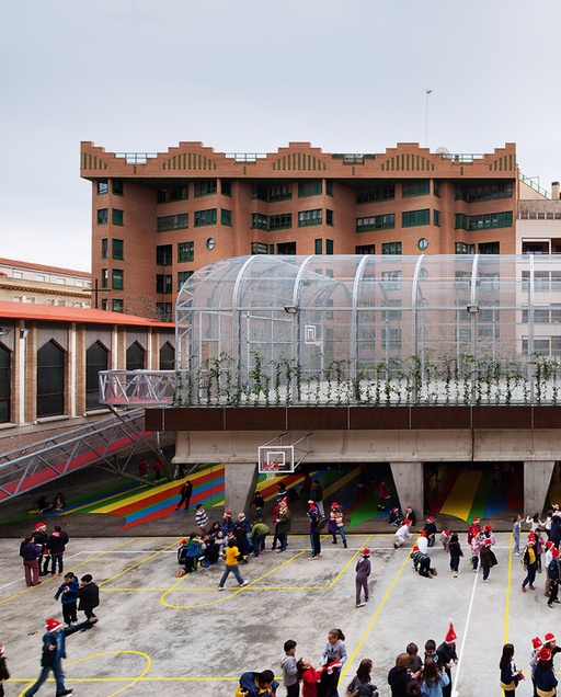 Elevated Sport Court in Zaragoza
