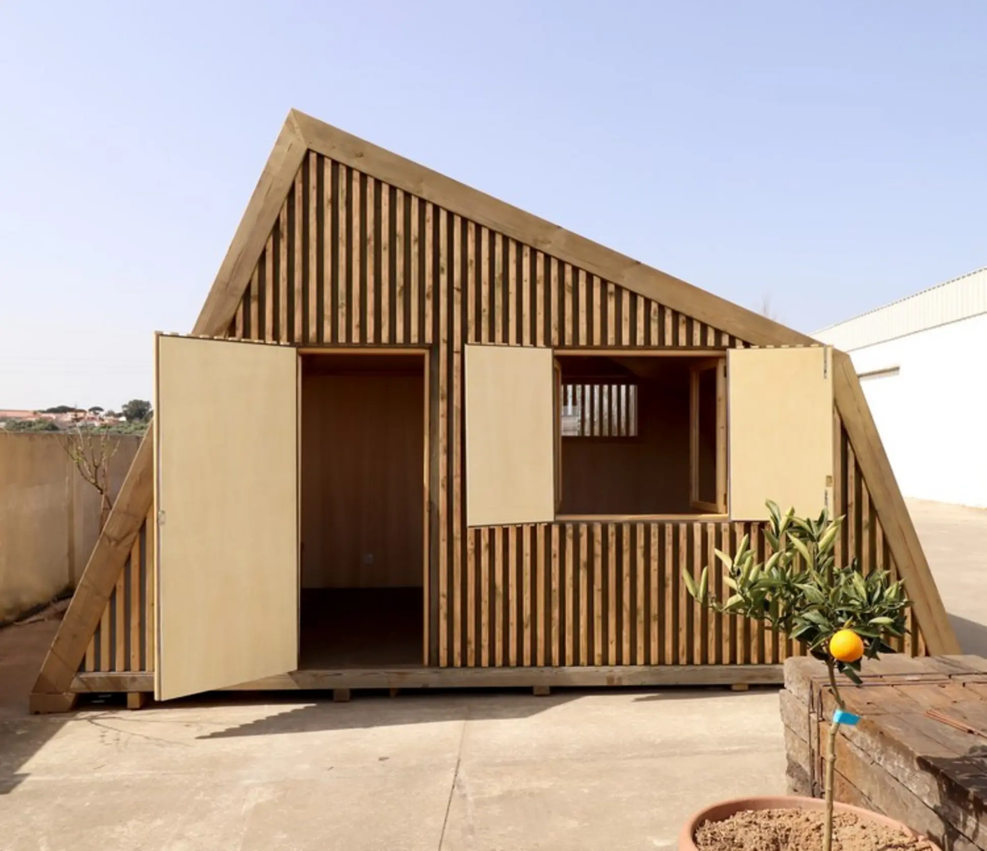 Studio Diagonal Reception and Studio, Portugal