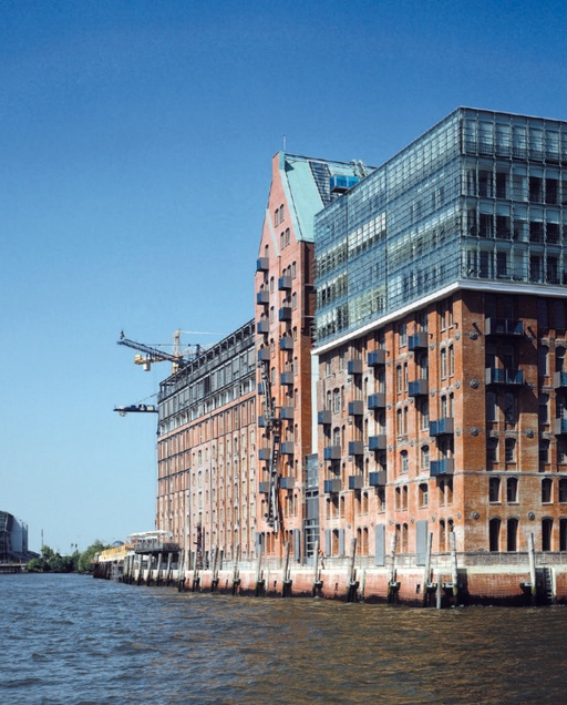 Apartments and Offices in an 1880 Warehouse, Hamburg