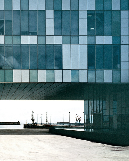 Service Building for the Port Authority of Gijón