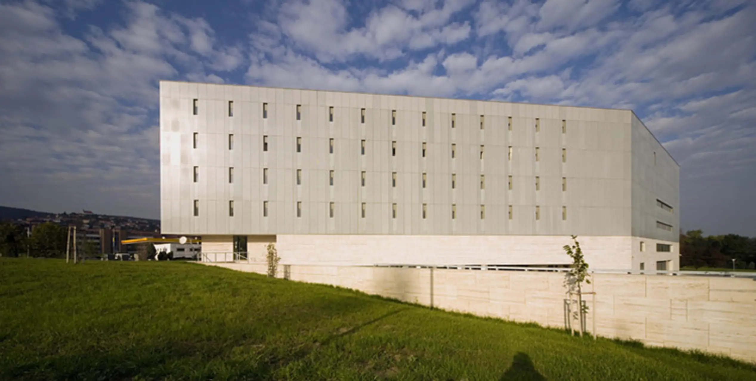 Regional Library and Knowledge Center, Hungary