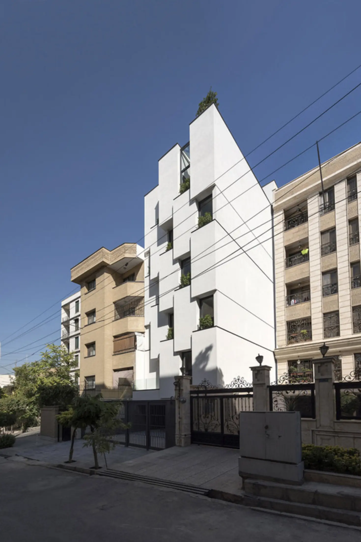 Kar – Khaneh Office Building, Tehran, Iran