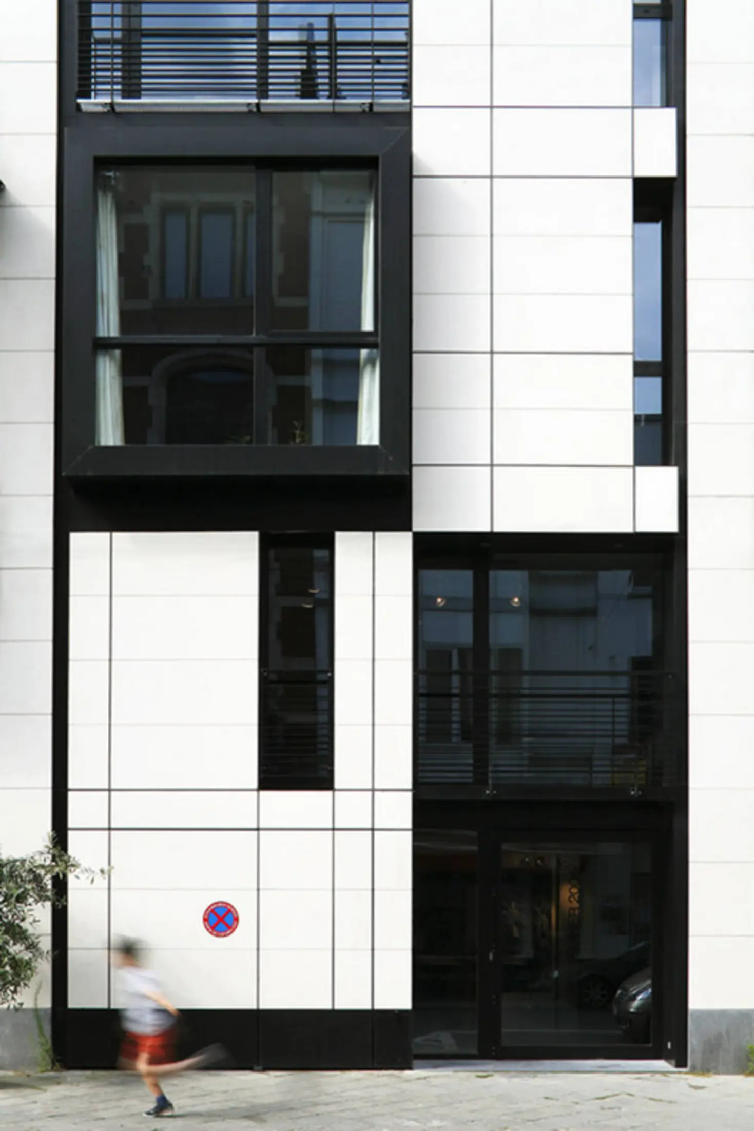 24 Rue Saint - Boniface, Brussels, Belgium