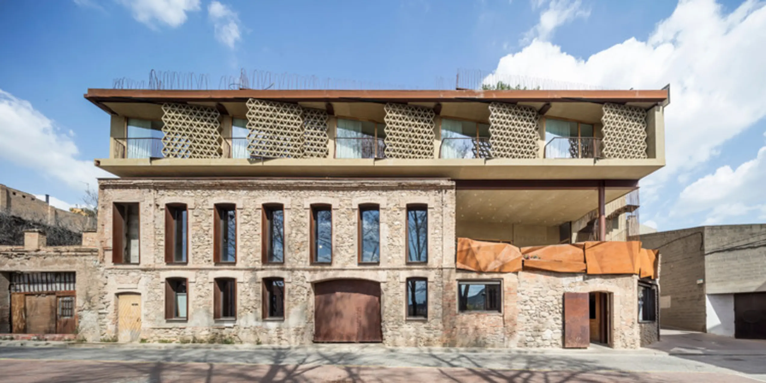 Hotel Somiatruites, Spain