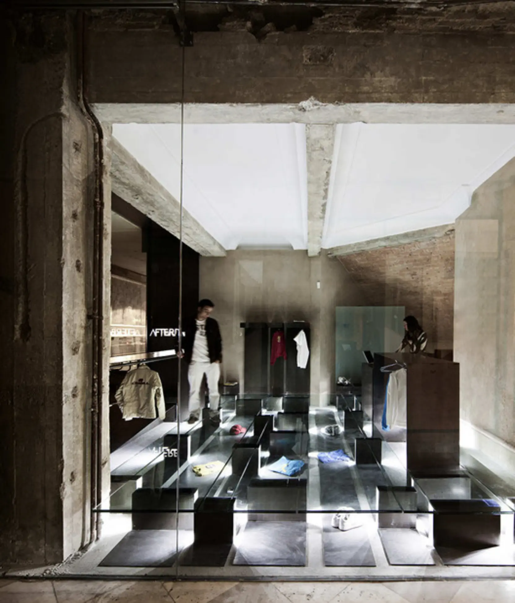 Horizontal Showcase, Granada, Spain