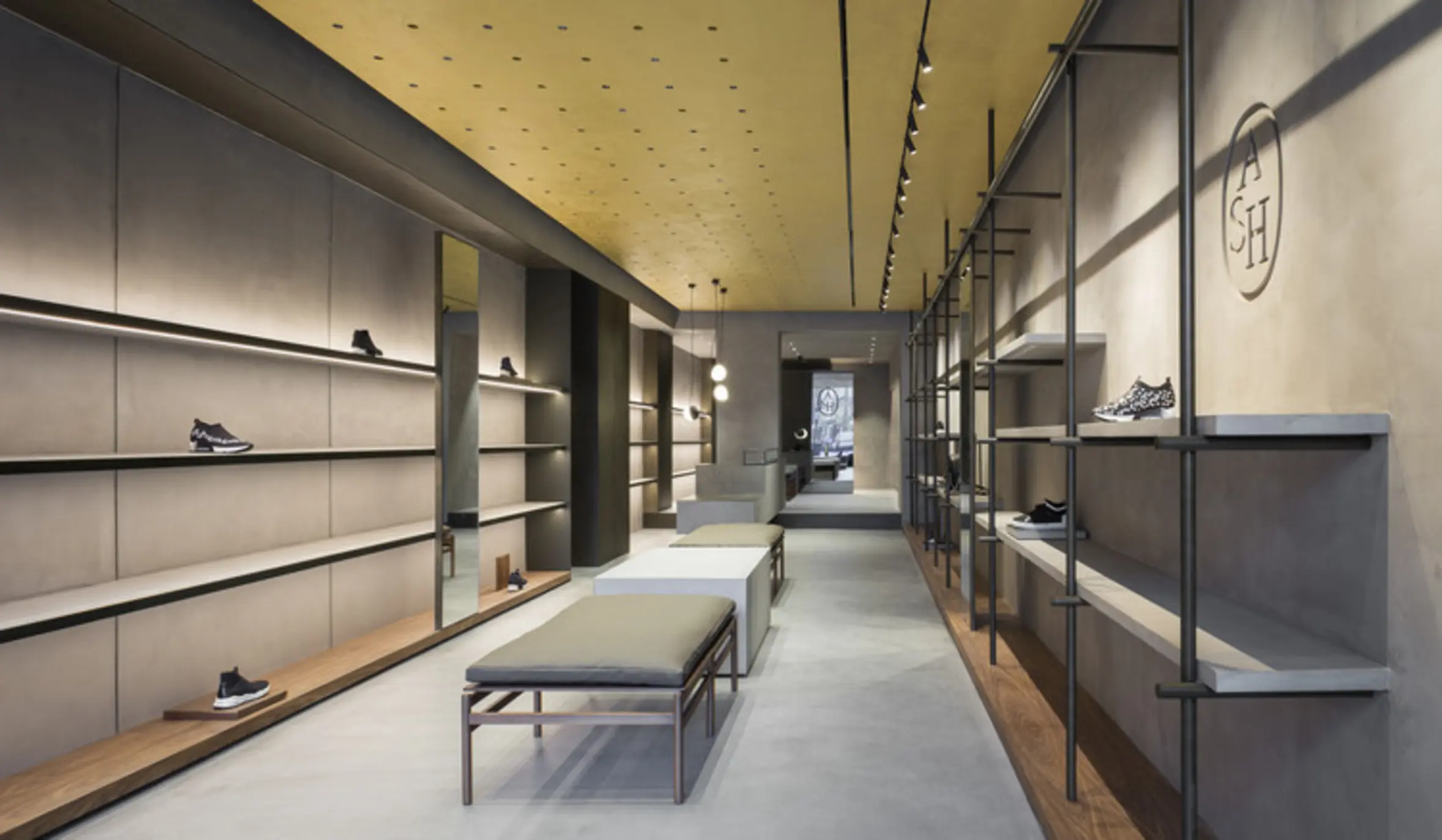 Ash London, Greater London, United Kingdom