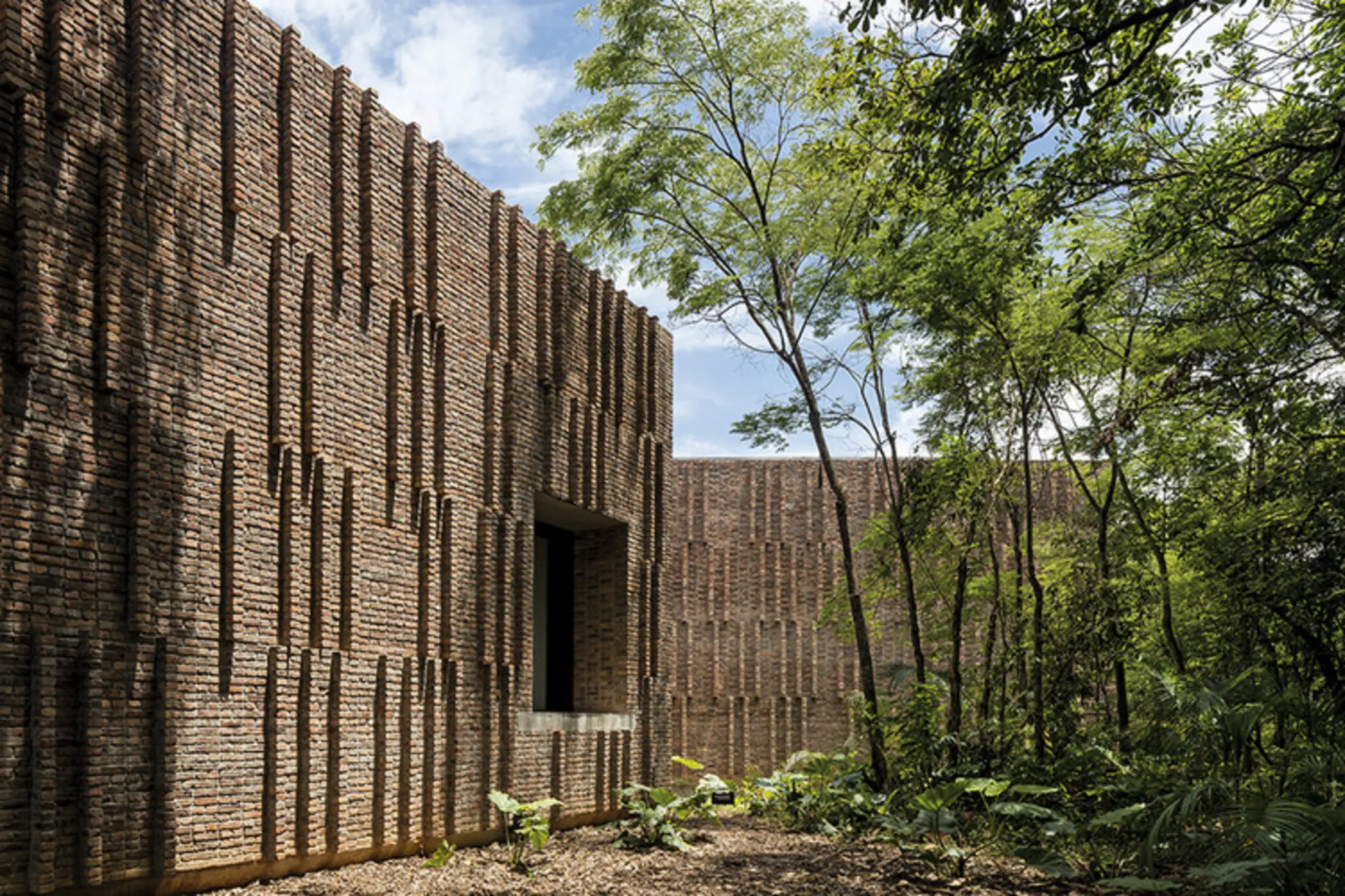 Claudia Andujar Art Gallery, Brumadinho