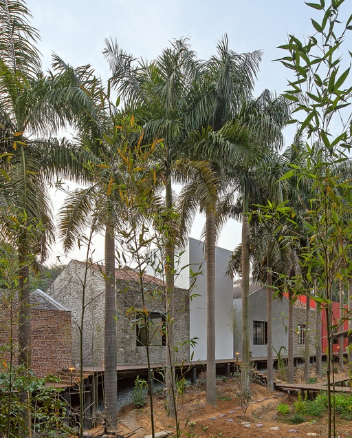 Mirrored Gardens / Vitamin Creative Space