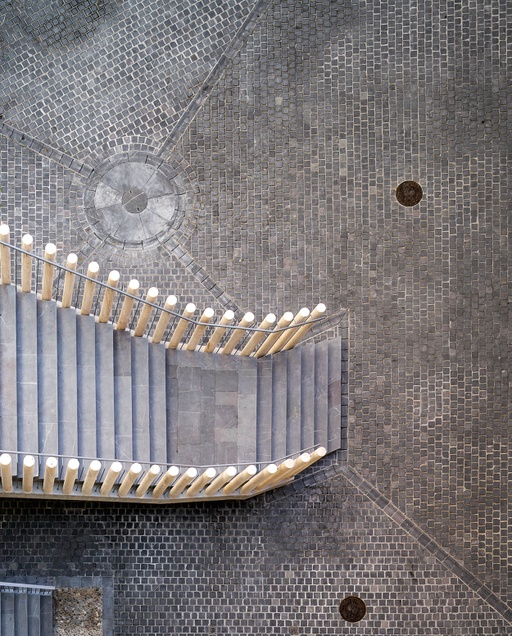 Los Amantes Square, Teruel