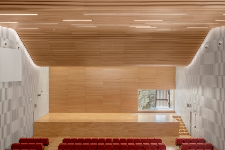 Renovation of conference and exhibition center of Córdoba