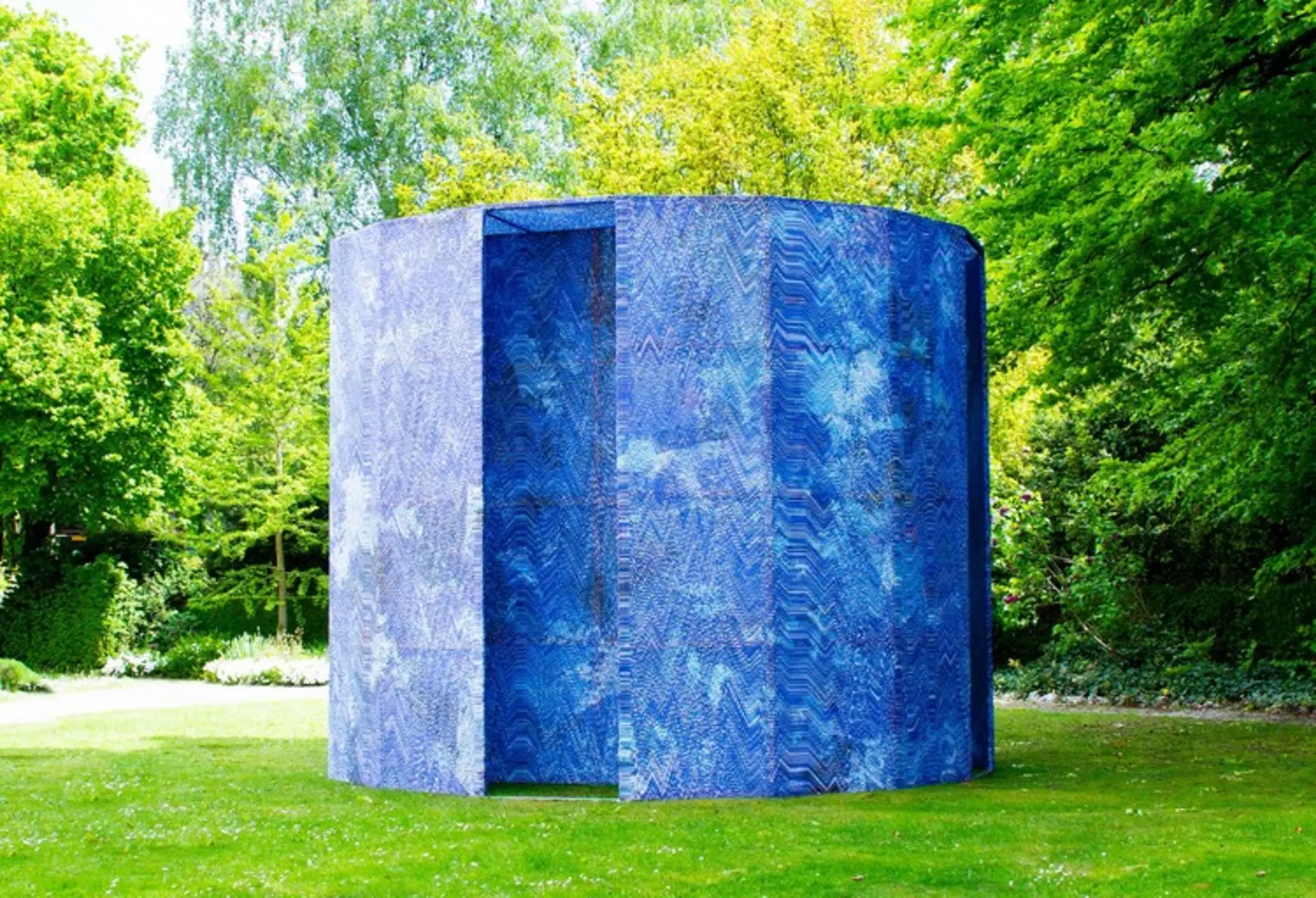 Blue-Screen Temple Installation, Biel, Switzerland