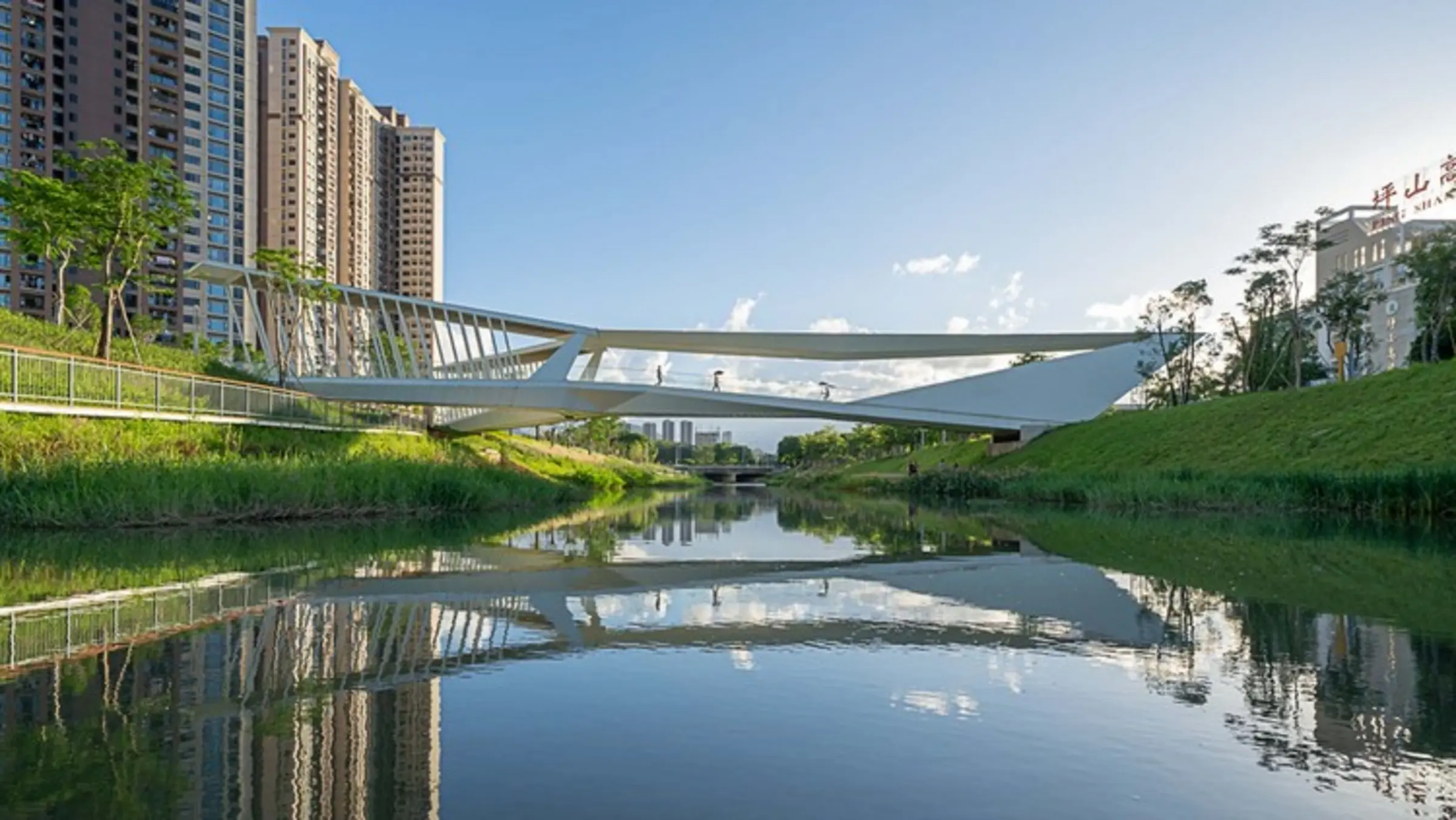 Pedestrian Bridge of Pingshan High School, Shenzhen, China