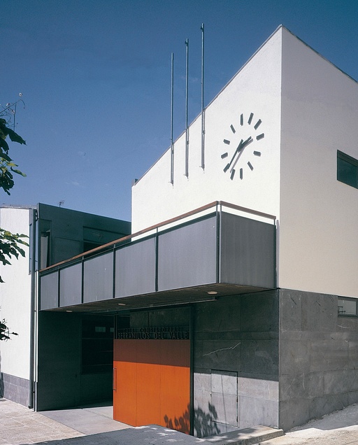 Serranillos del Valle Town Hall by Francisco Domouso (1998) — Serranillos Del Valle (Madrid), Spain