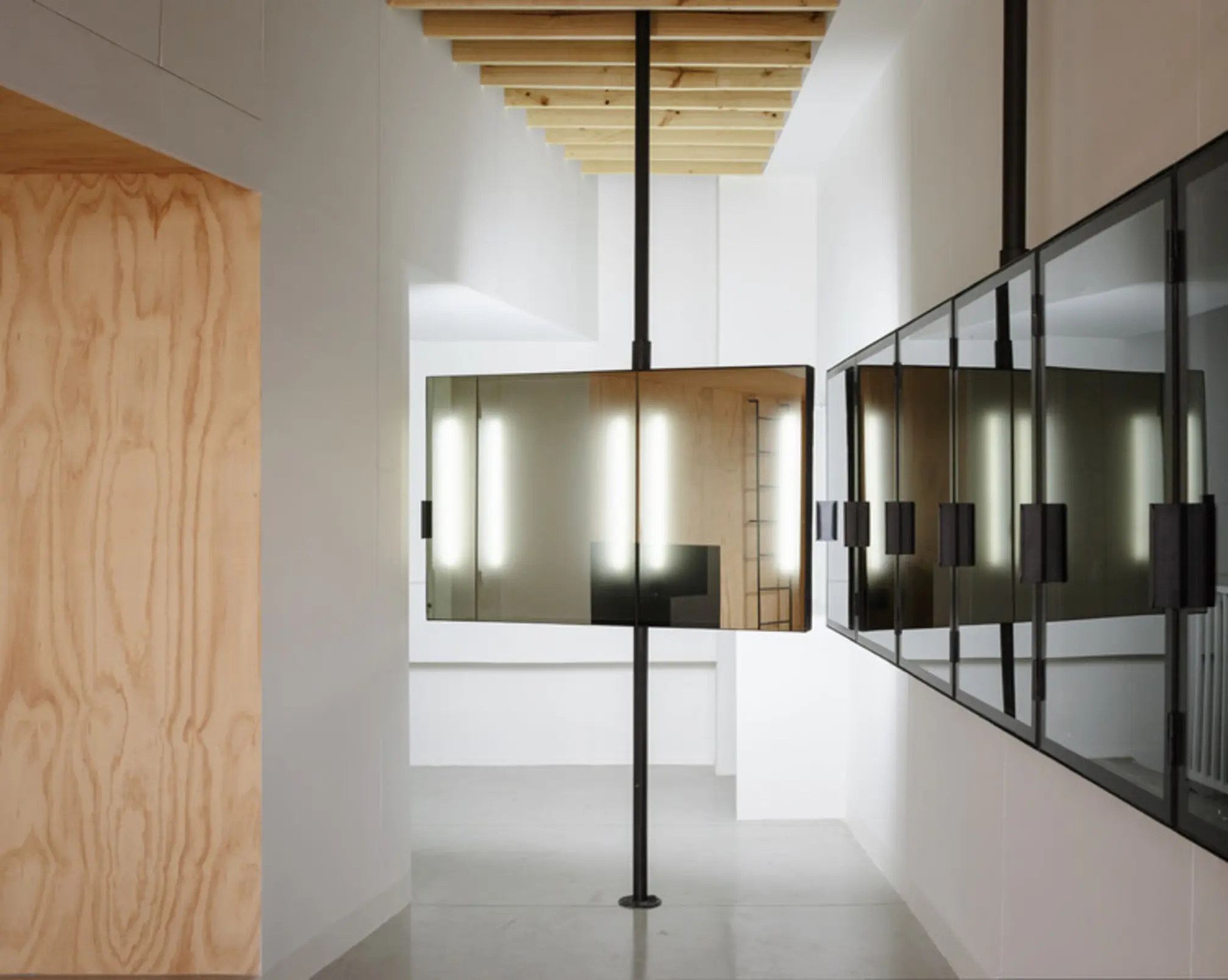 Kral Galery, Providencia