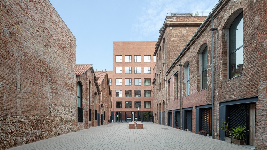 Offices on Passatge de Mas de Roda in Barcelona