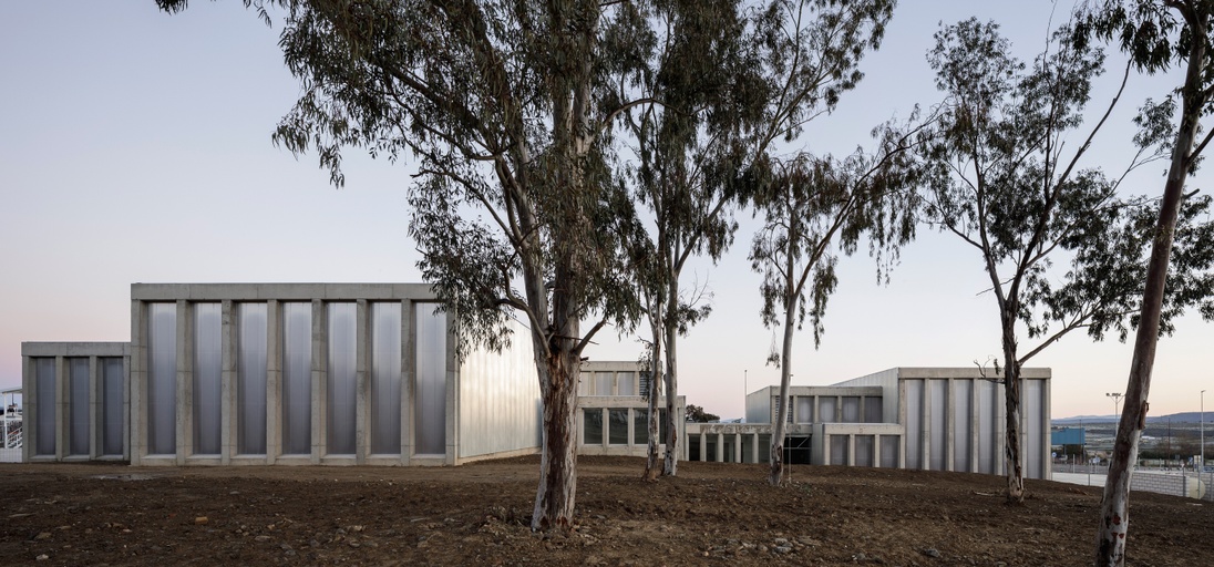 Brigadas / Promedio Este industrial complex in Herrera del Duque