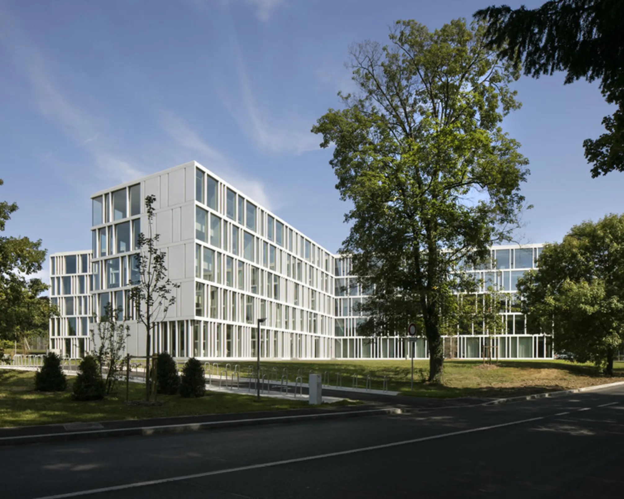 Raymond Uldry Business School, Geneva, Switzerland