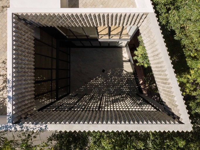 Mar Tirreno residential complex in Mexico City