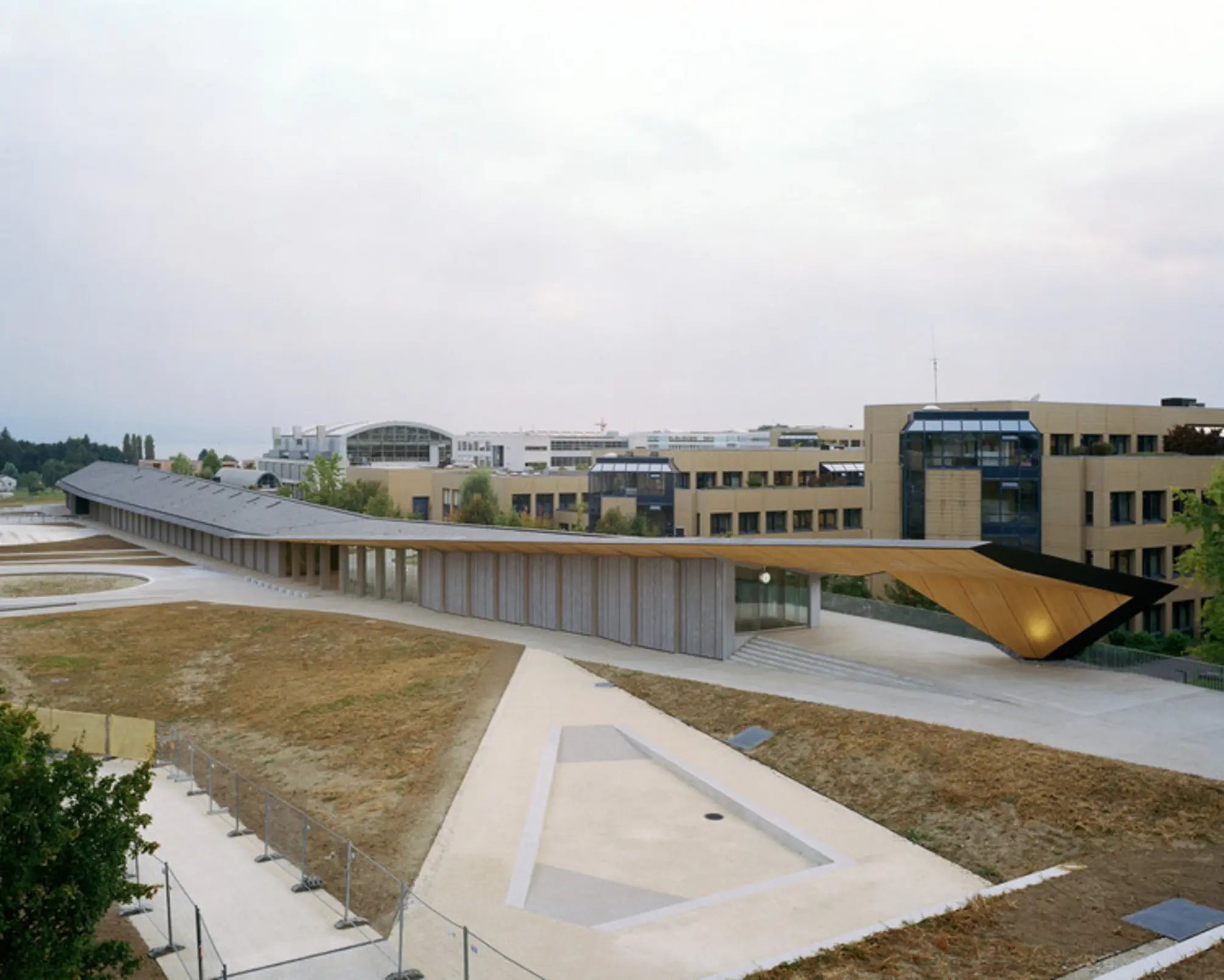 Under One Roof, Lausanne