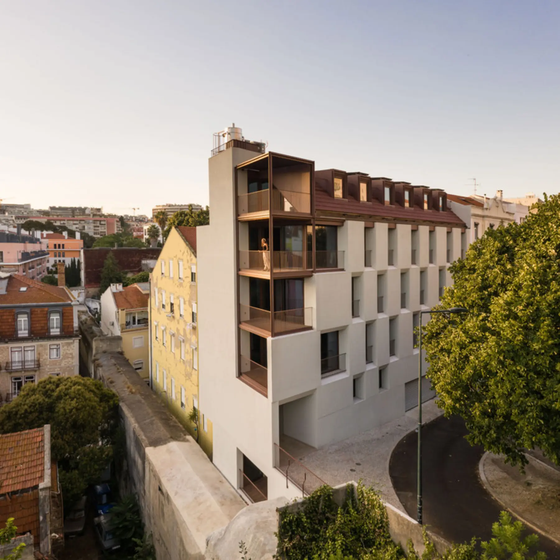Residential Building by the Aqueduct, Lisboa, Portugal