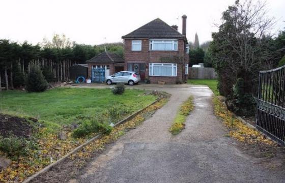 Land for sale in Lincolnshire. Outline planning permission has been granted photo