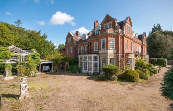 Renovation for sale in Dorking, Surrey photo