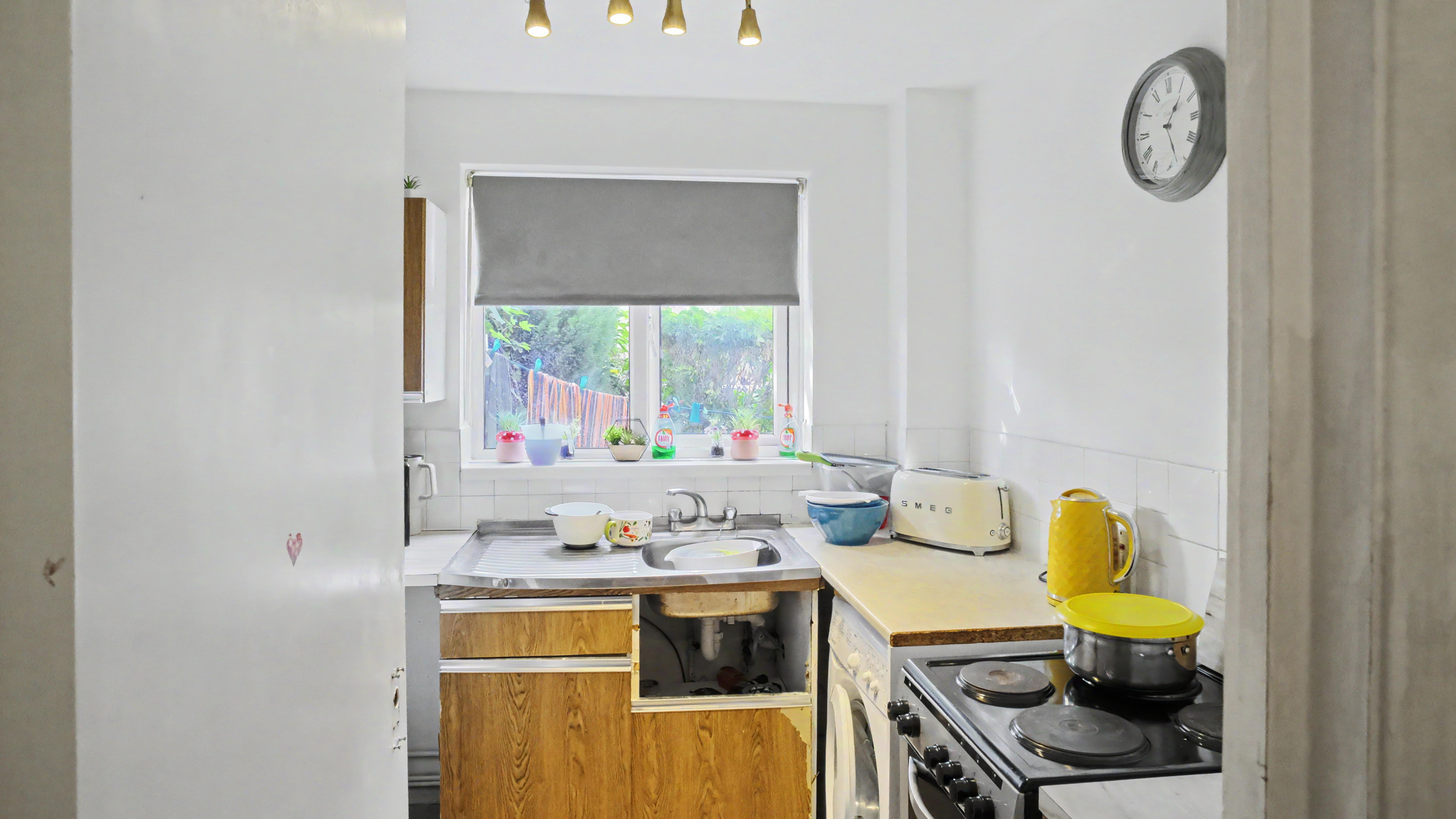 6 - Kitchen