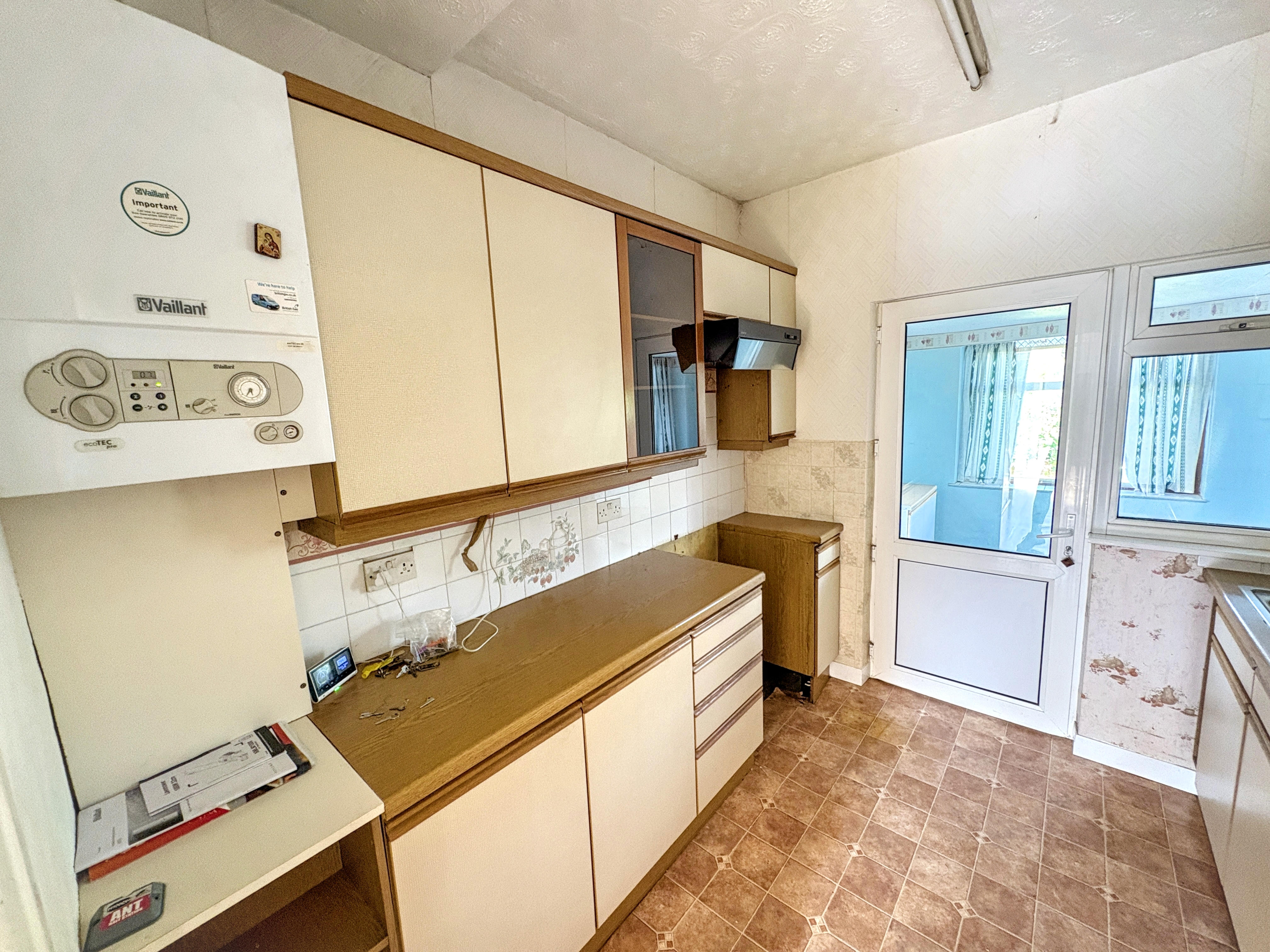 7 - Kitchen