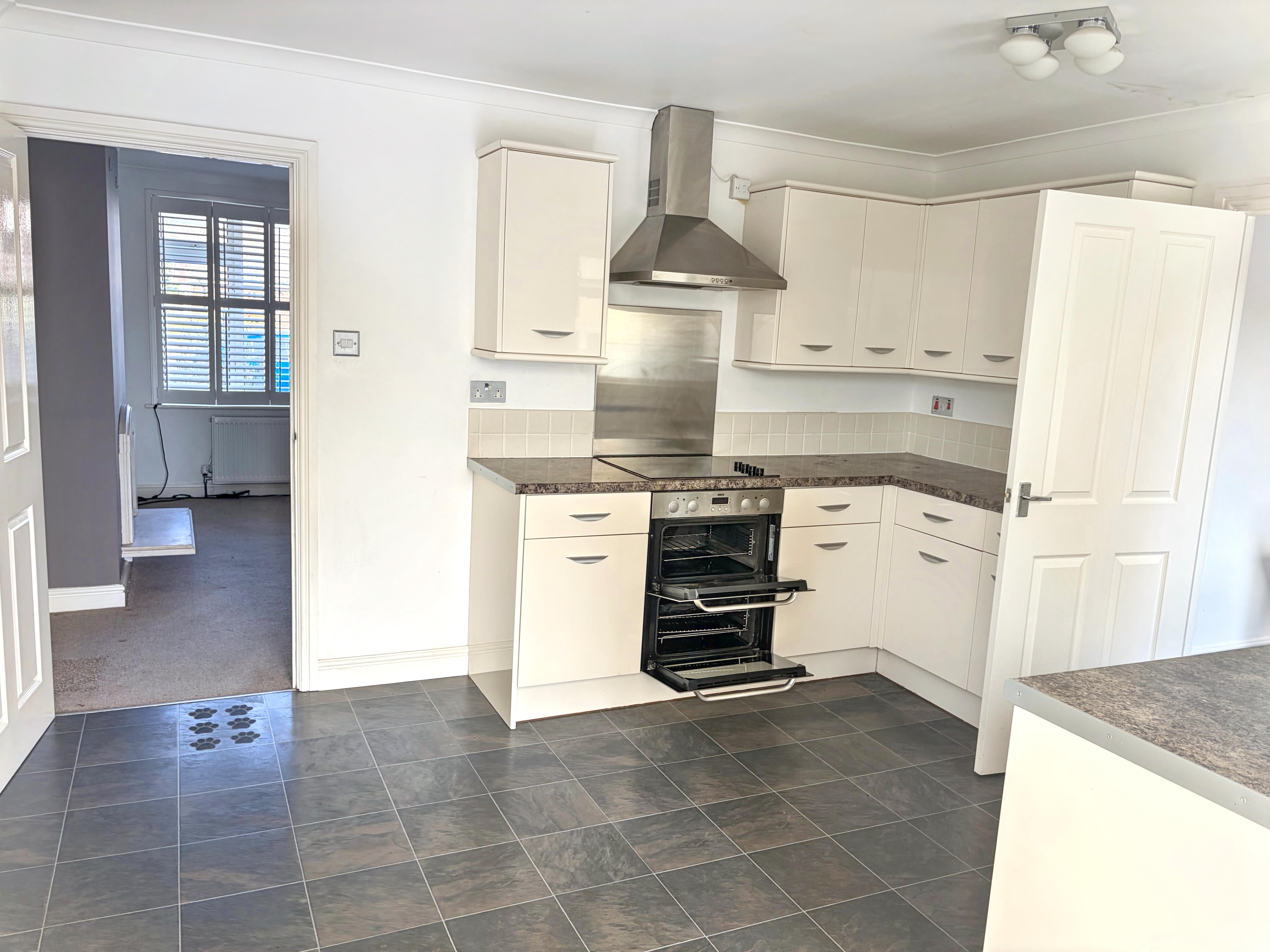 4 - Kitchen