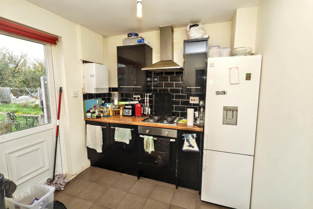 9 - Kitchen