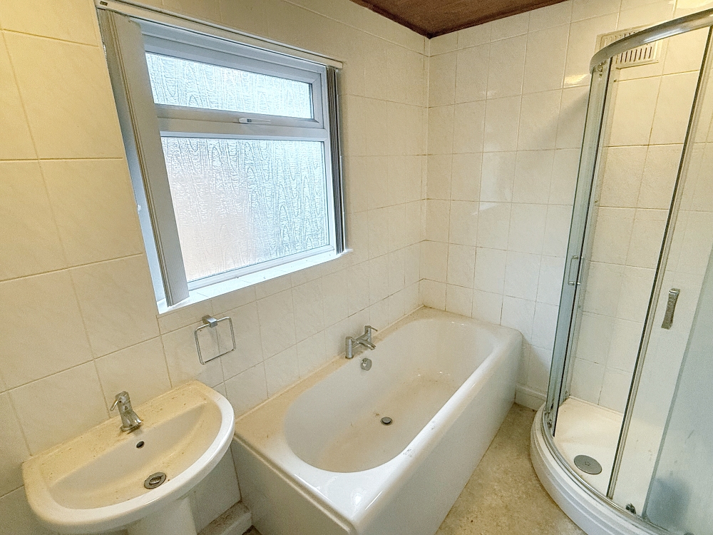 18 - Bathroom