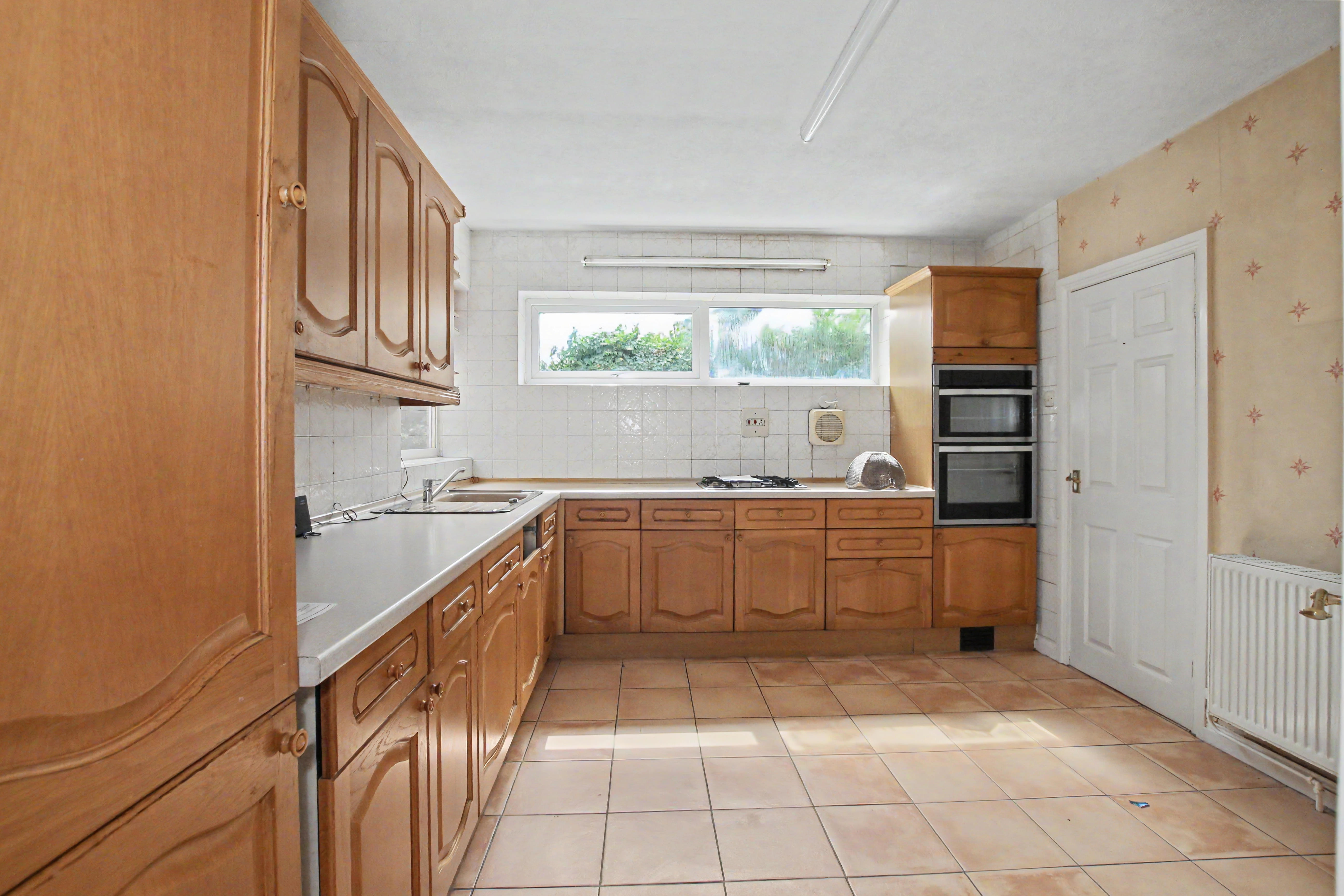4 - Kitchen
