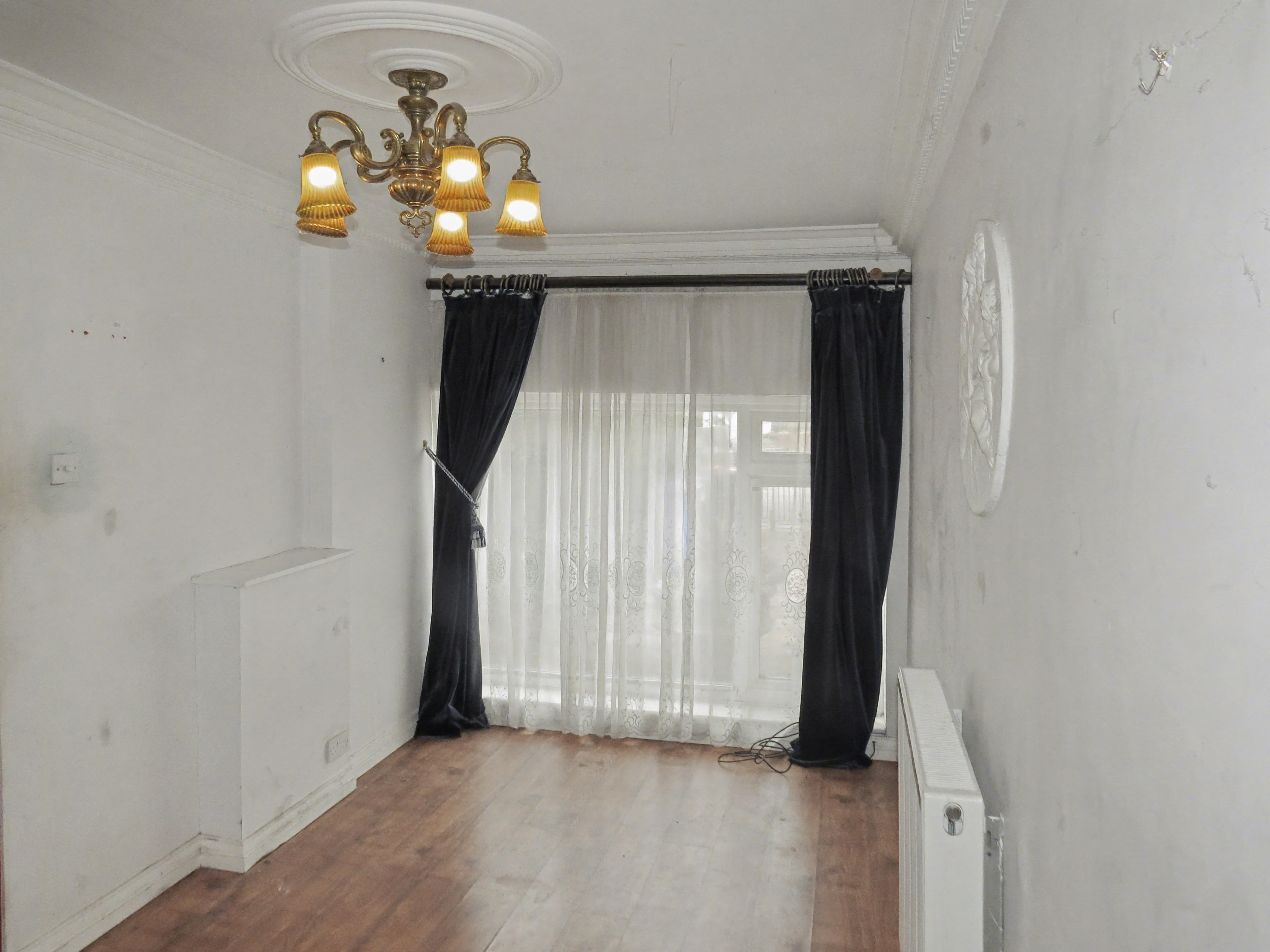 11 - Dining room