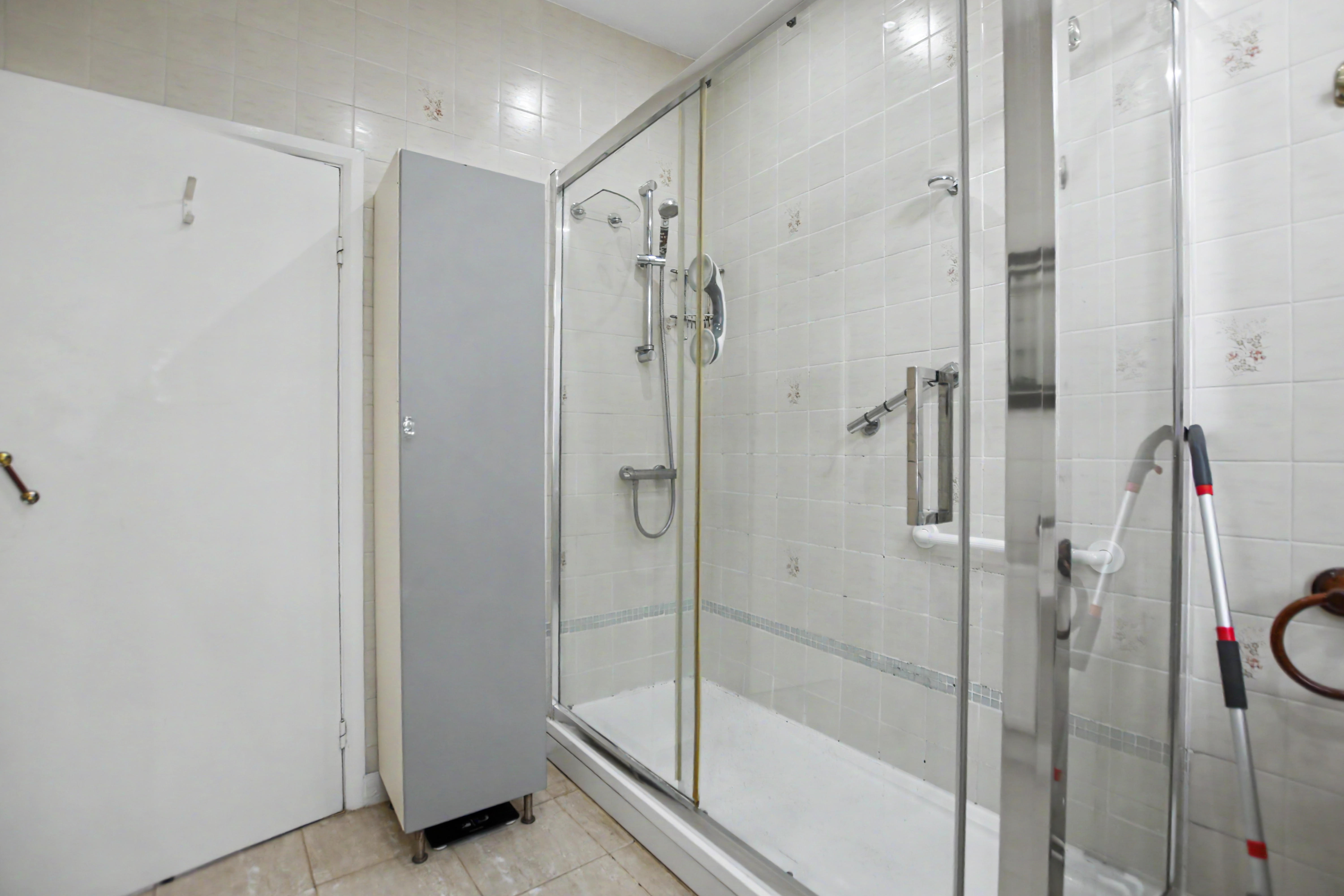 15 - Bathroom