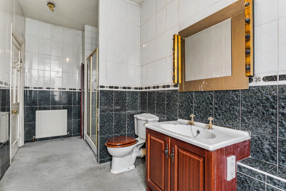 16 - Ensuite